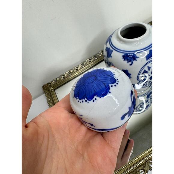Vintage Asian Ginger Jar With Lid/Asian Marked/Blue/White/Flowers/Porcelain - Picture 9 of 10
